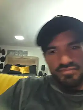 piggylatino online show from March 9, 9:40 pm