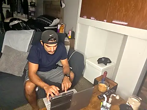 piggylatino online show from November 13, 5:22 am