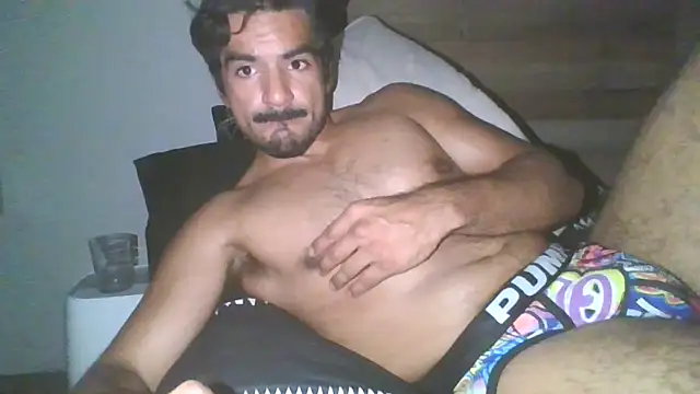 Snapshot of piggylatino chatting on November 20, 10:05 am piggylatino online show from November 20, 10:05 am