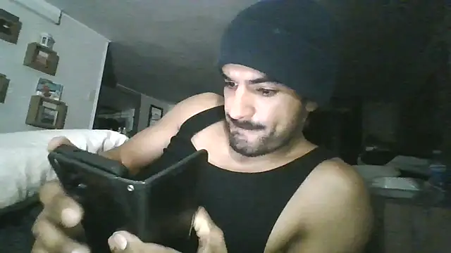 Snapshot of piggylatino chatting on January 6, 10:52 am piggylatino online show from January 6, 10:52 am