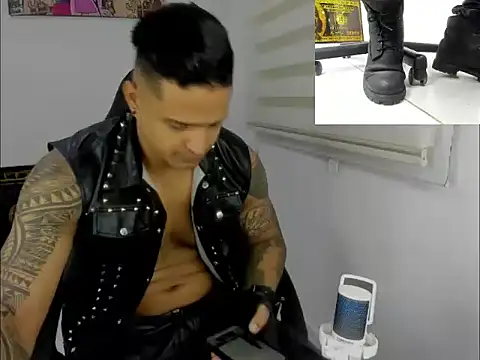 master leather online show from March 9, 11:41 pm