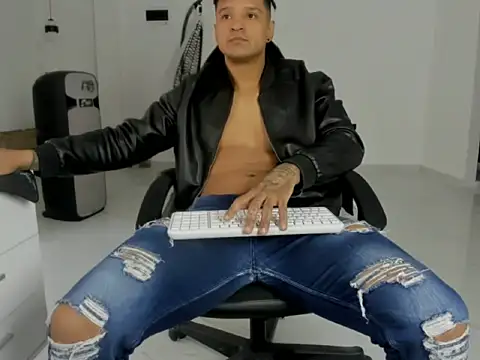 master leather online show from April 5, 6:36 pm