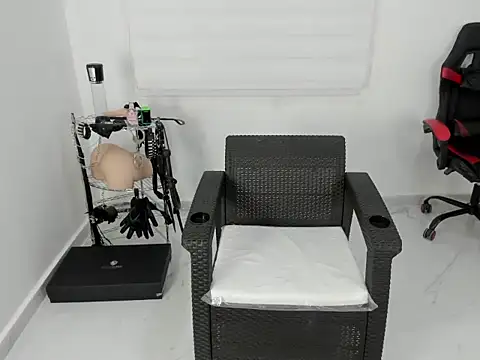 master leather online show from July 4, 4:33 pm