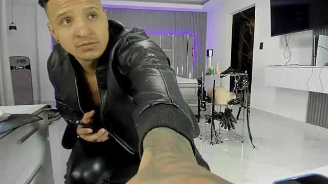 master leather online show from June 4, 12:48 am