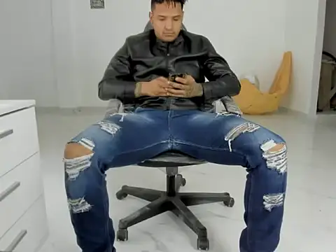 master leather online show from March 26, 1:42 pm