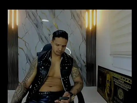 master leather online show from April 16, 9:39 pm