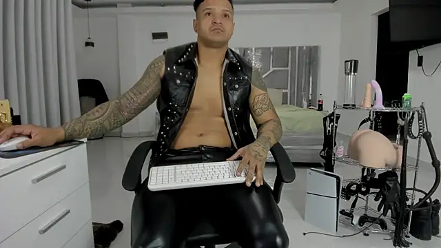 master leather online show from May 22, 2:04 pm
