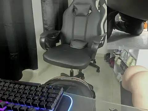 Snapshot of master_leather chatting on November 21, 9:58 pm master leather online show from November 21, 9:58 pm