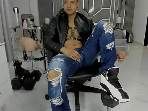 master leather online show from July 11, 2:06 pm