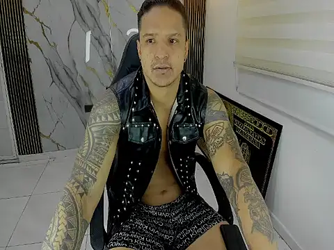 master leather online show from April 27, 11:36 pm