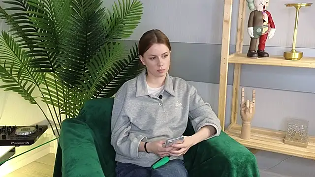 Snapshot of EliseKeath chatting on November 12, 2:43 pm EliseKeath online show from November 12, 2:43 pm