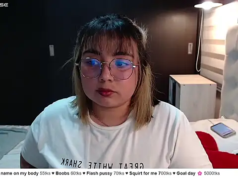 YiniBelle online show from March 12, 3:45 am