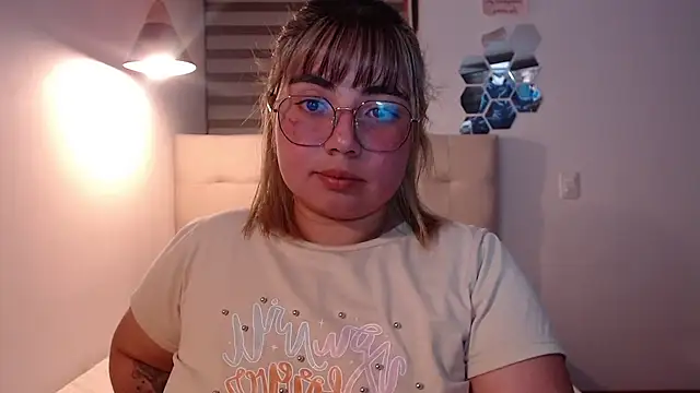 YiniBelle online show from November 26, 3:28 am