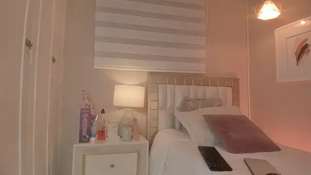 electra a online show from March 6, 10:05 pm