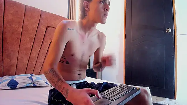 Xanderr owen2 online show from December 19, 3:43 am