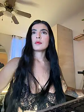 Cristal Cerati  online show from May 28, 10:59 pm