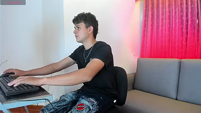 Hospick white online show from November 14, 6:22 pm