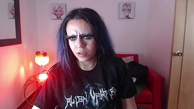 Snapshot of Belladonna_trix chatting on June 3, 2:55 pm Belladonna trix online show from June 3, 2:55 pm