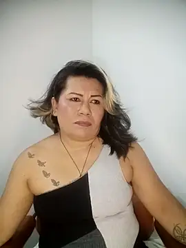 Snapshot of angi_daw chatting on February 28, 3:28 am angi daw online show from February 28, 3:28 am