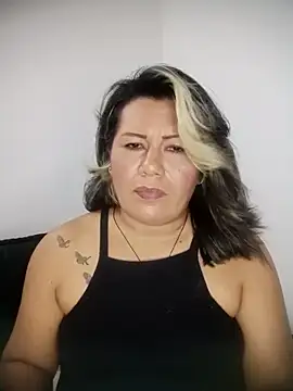 Snapshot of angi_daw chatting on February 4, 2:17 am angi daw online show from February 4, 2:17 am