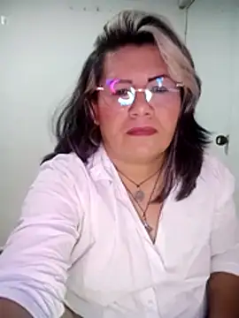 Snapshot of angi_daw chatting on November 17, 4:16 am angi daw online show from November 17, 4:16 am