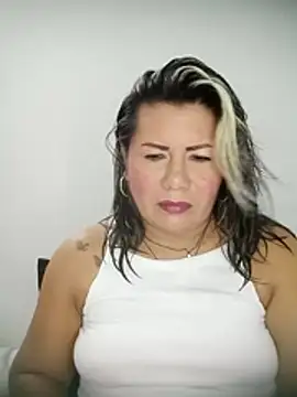 Snapshot of angi_daw chatting on January 7, 3:55 am angi daw online show from January 7, 3:55 am