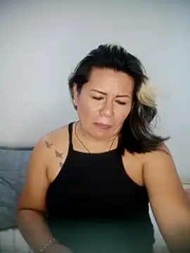 Snapshot of angi_daw chatting on February 11, 1:49 am angi daw online show from February 11, 1:49 am