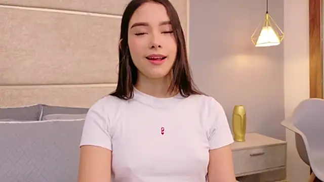 Sophie Honey18 online show from December 18, 12:53 pm