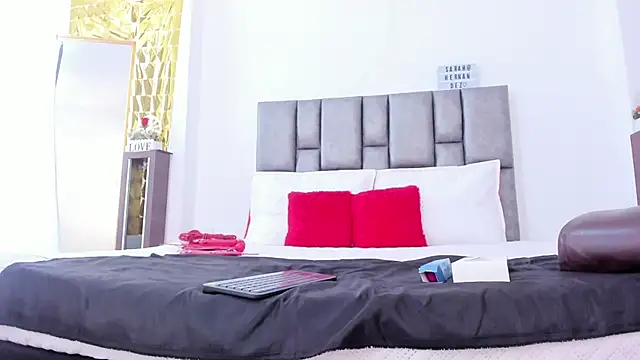 sarahhernandez online show from February 7, 3:09 pm