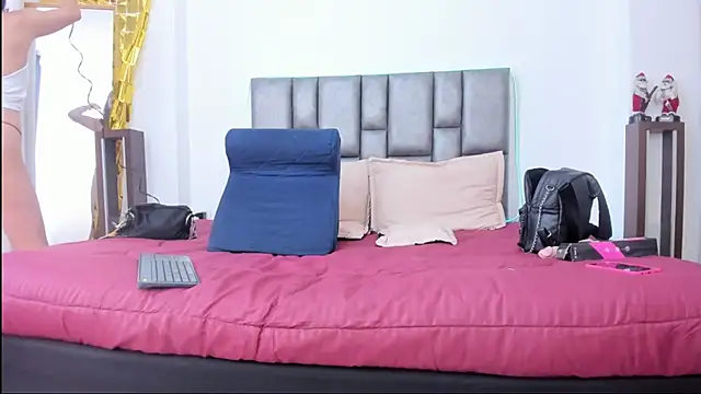 sarahhernandez online show from January 7, 2:33 pm