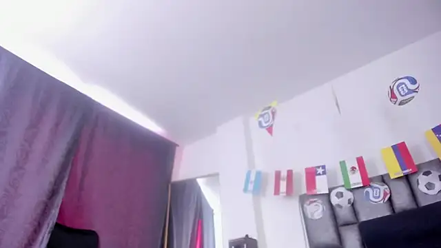 Snapshot of sarahhernandez chatting on July 10, 1:55 pm sarahhernandez online show from July 10, 1:55 pm