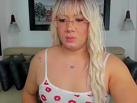 PamelaAdamsTs online show from December 2, 4:25 am