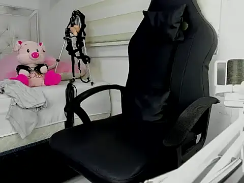 goddess of bitches online show from February 3, 4:54 am