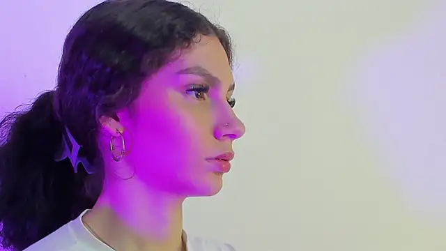 cloee20  online show from December 18, 2:38 am