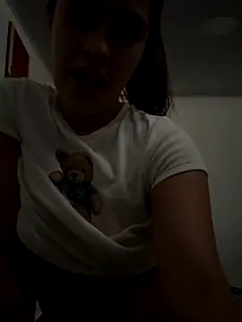 Snapshot of lucyrain_18 chatting on November 16, 4:01 pm lucyrain 18 online show from November 16, 4:01 pm