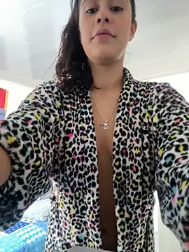 Snapshot of lucyrain_18 chatting on November 17, 2:10 pm lucyrain 18 online show from November 17, 2:10 pm