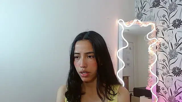 Joselyn tay online show from December 18, 11:47 am