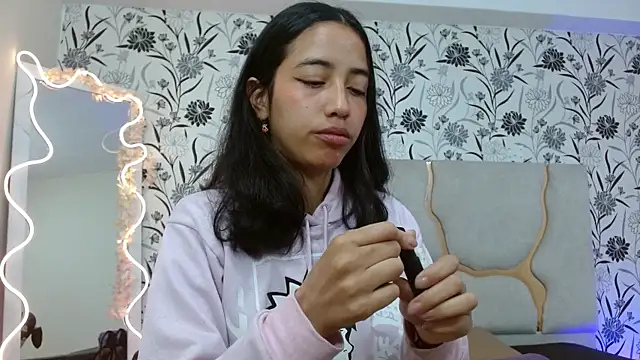 Snapshot of Joselyn_tay chatting on January 18, 11:35 am Joselyn tay online show from January 18, 11:35 am