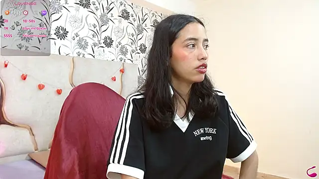 Snapshot of Joselyn_tay chatting on February 4, 12:33 pm Joselyn tay online show from February 4, 12:33 pm