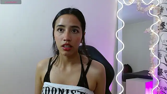 Snapshot of Joselyn_tay chatting on June 22, 4:31 am Joselyn tay online show from June 22, 4:31 am