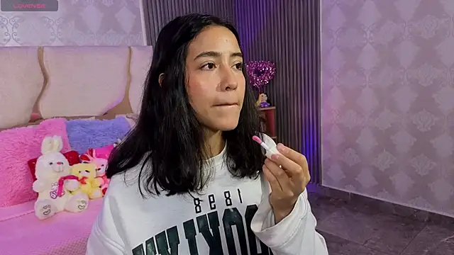 Joselyn tay online show from April 15, 12:42 pm