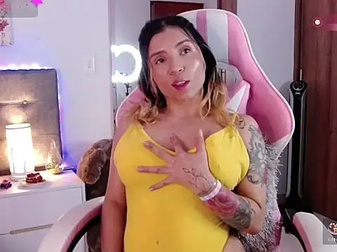 Antonella Lee online show from December 3, 8:30 pm