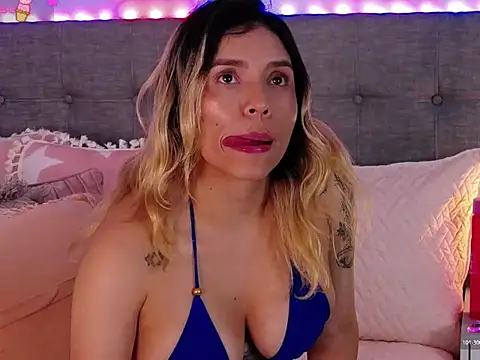 Snapshot of Antonella_Lee chatting on November 15, 1:53 am Antonella Lee online show from November 15, 1:53 am