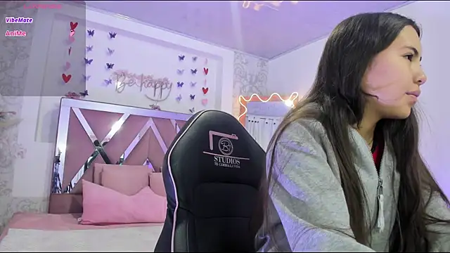 ISABELA TAY online show from March 30, 11:55 am