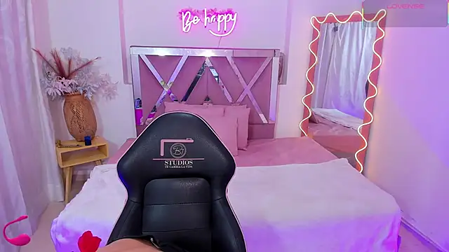 ISABELA TAY online show from November 20, 11:44 am