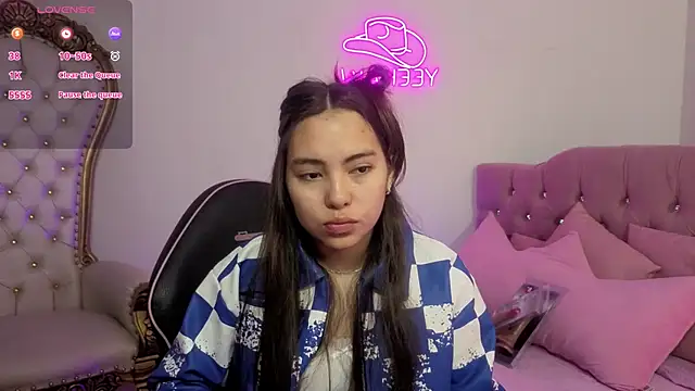 ISABELA TAY online show from May 22, 11:52 am