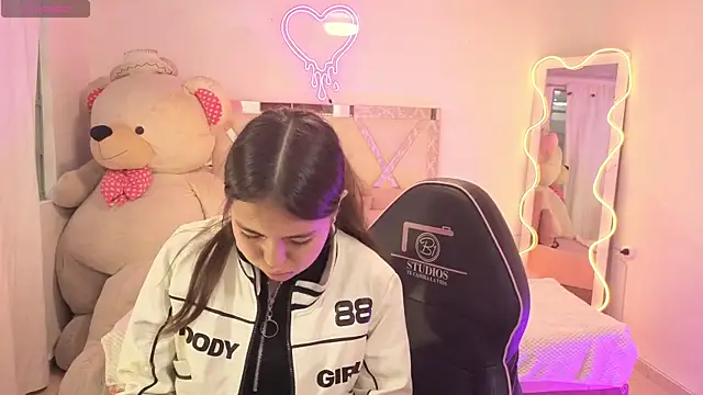 ISABELA TAY online show from January 7, 11:48 am