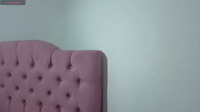 ISABELA TAY online show from April 15, 11:38 am