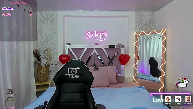 ISABELA TAY online show from February 19, 11:51 am