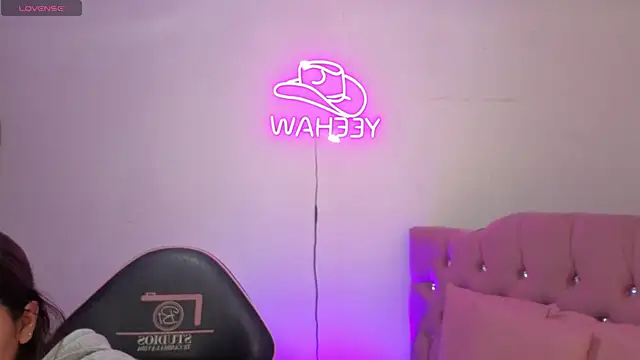 ISABELA TAY online show from April 17, 11:35 am